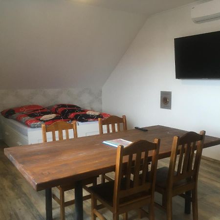 Ubytovani Pod Mezu Hlohovec Buitenkant foto