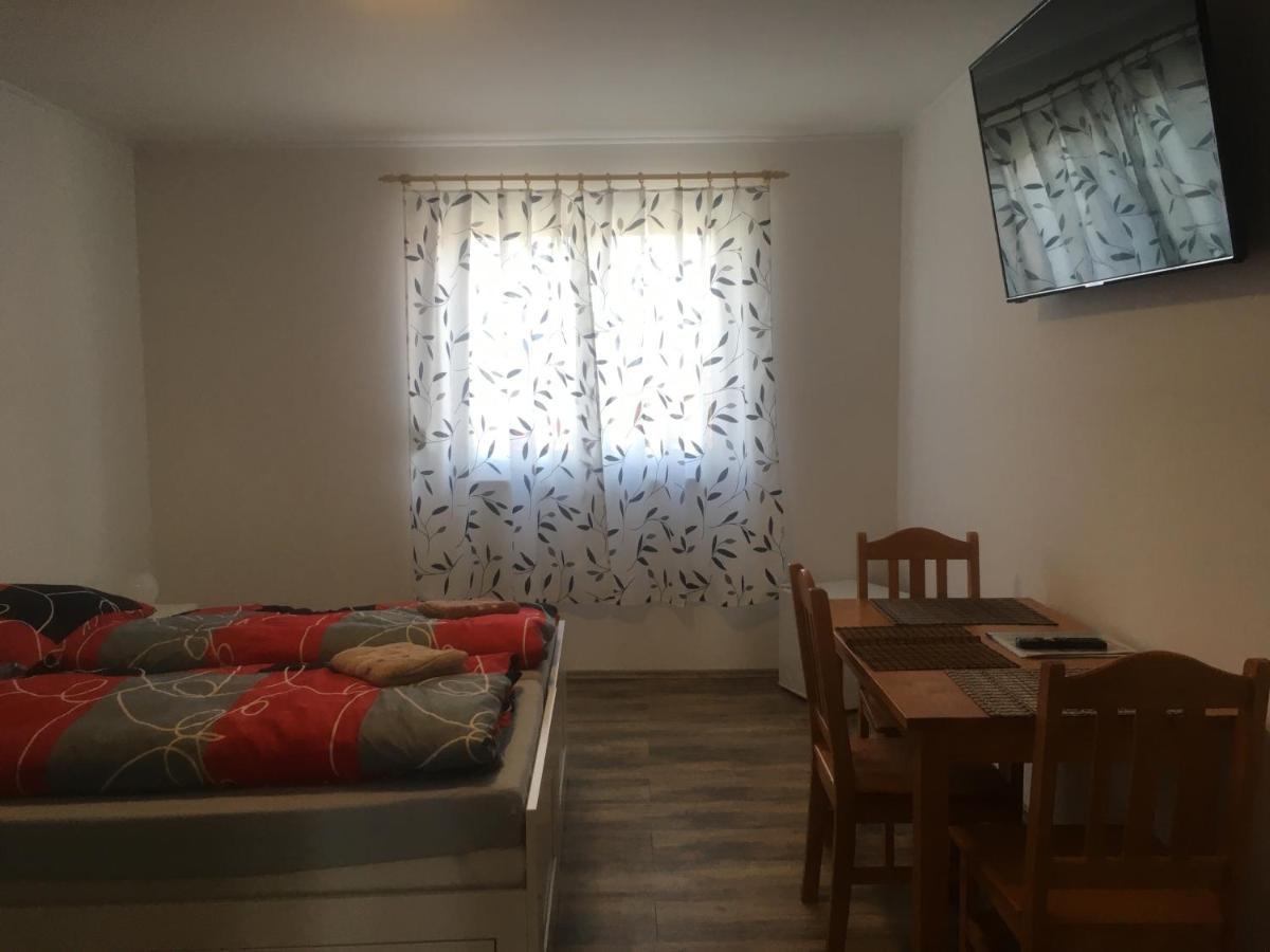 Ubytovani Pod Mezu Hlohovec Buitenkant foto